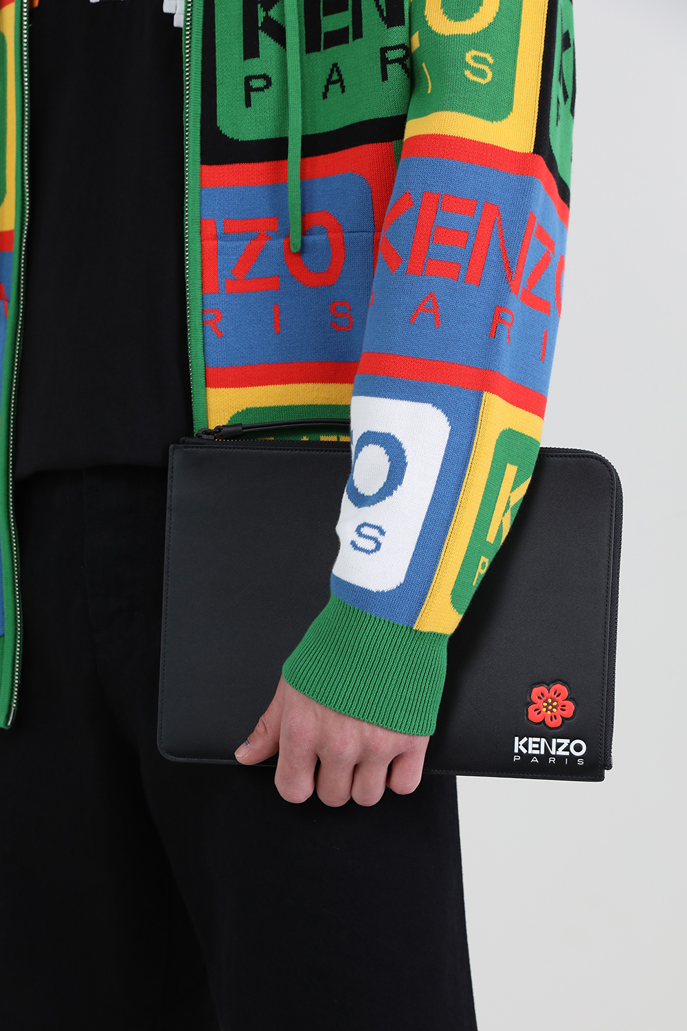 תמונת כל הלוק של תיק קלא'ץ מעור